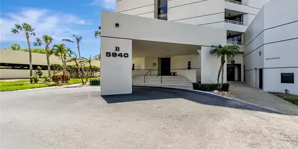 5940 PELICAN BAY PLAZA S
