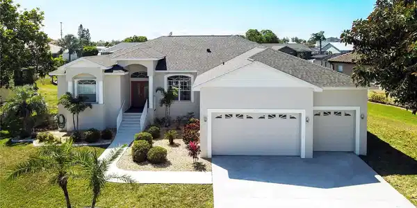 802 EAGLE LANE