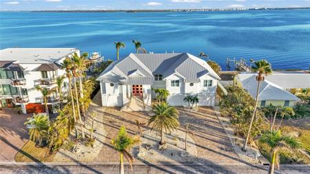 635 KEY ROYALE DRIVE