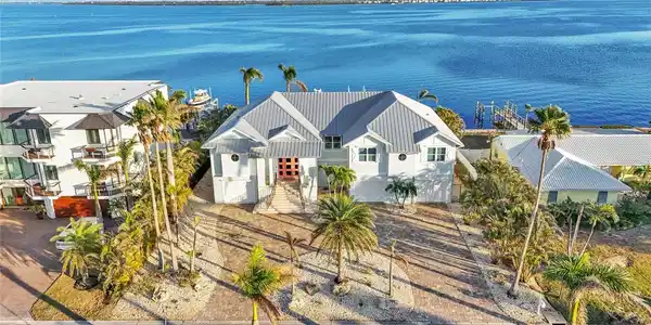 635 KEY ROYALE DRIVE