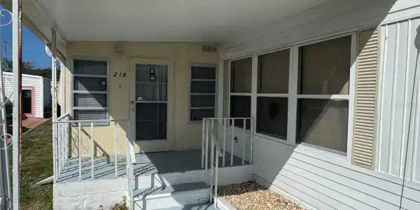 218 OUTER DRIVE