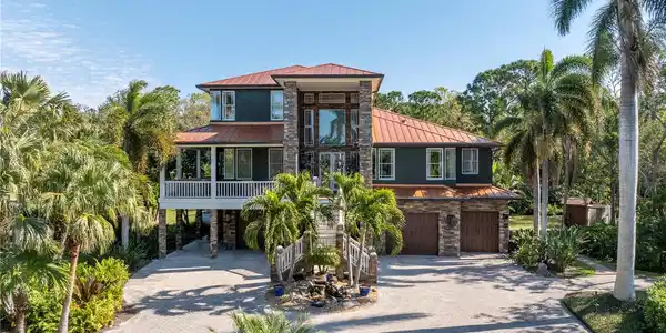 8755 COMMODORE DRIVE