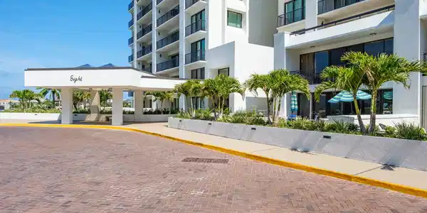 8 BELLEVIEW BOULEVARD