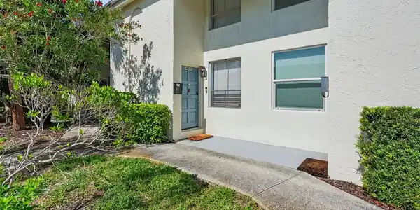 4505 LA CAPRI COURT