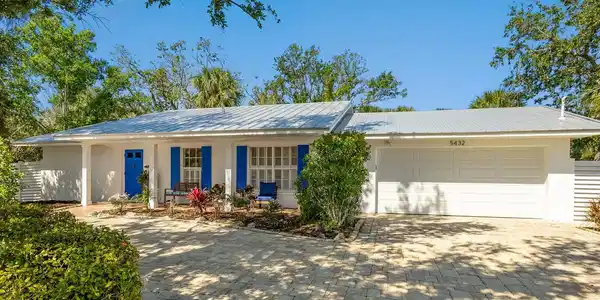5432 CAPE LEYTE DRIVE