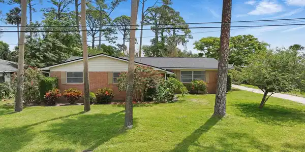 44 FAIRWAY CIRCLE