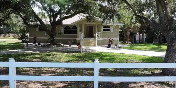 905 COLONIAL ROAD