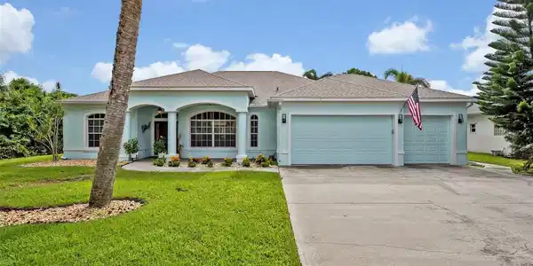 4220 SAVANNAHS TRAIL