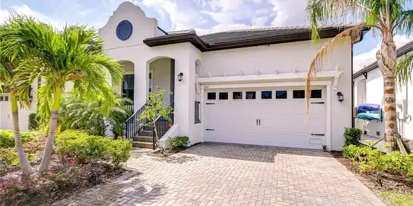 1015 SEAGRAPE DRIVE