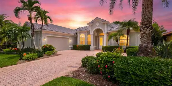 4364 CORSO VENETIA BOULEVARD