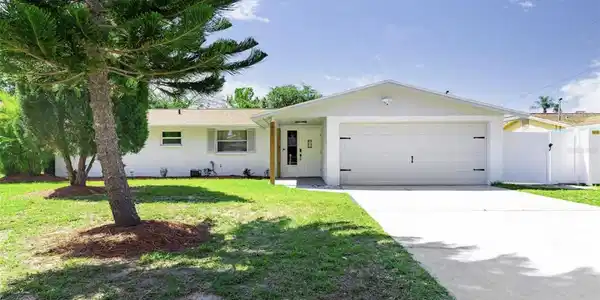 512 FLAMINGO DRIVE
