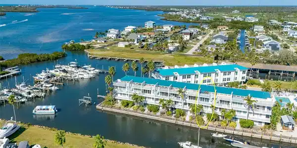 8226 HARBORSIDE CIRCLE