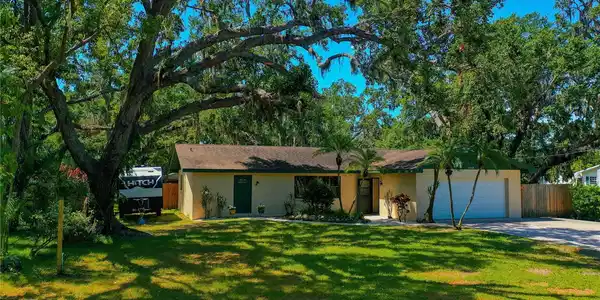 1613 6TH STREET W