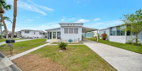 122 E SAINT JOHNS WAY