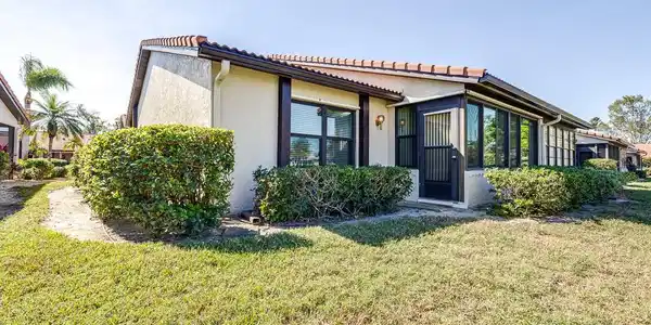 879 COUNTRY CLUB CIRCLE