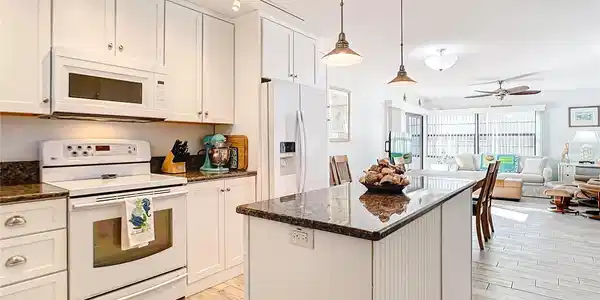 4811 SAXON DRIVE