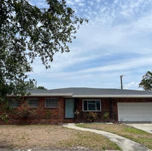 627 E DAVIS BOULEVARD