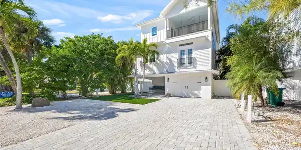 120 WHITE AVENUE
