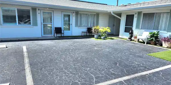 525 MANATEE COURT