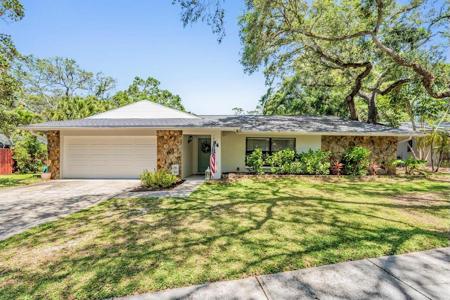 34 HICKORY LANE