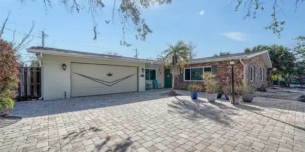 5525 SHADOW LAWN DRIVE
