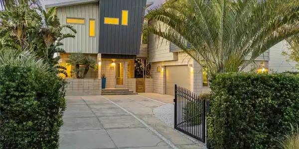 208 DUNE CIRCLE
