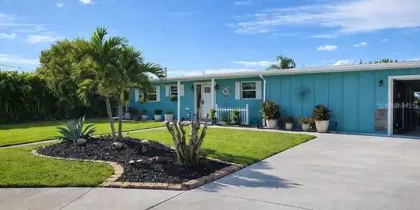6480 ANGLE PLACE
