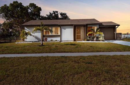 5520 KENWOOD DRIVE