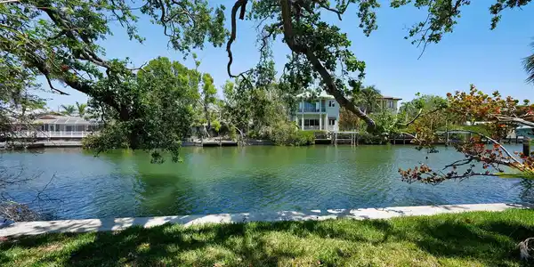 5033 OXFORD DRIVE