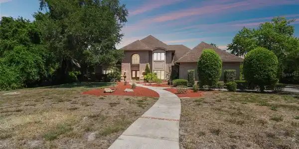 6109 WATERS WAY