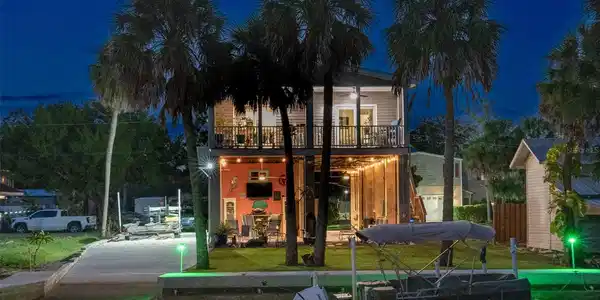 6140 ISLAND DRIVE