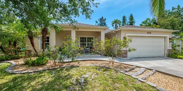 1715 FOSSIL DRIVE