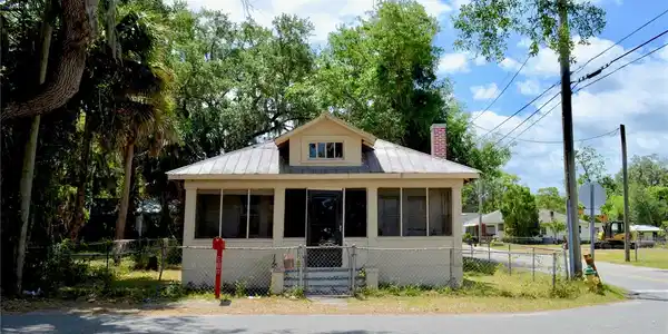 580 RONNOC LANE