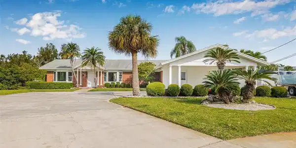 8727 BAY CREST LANE