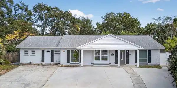 7003 BAYWOOD COURT