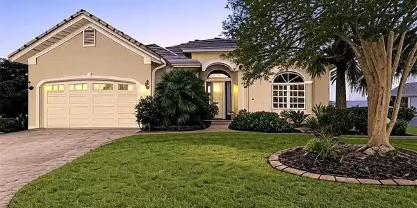 88 LONGVIEW WAY N