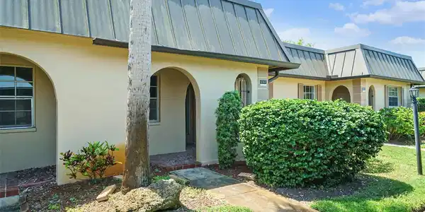4144 HAMPTON DRIVE