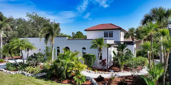 2402 PALMETTO STREET