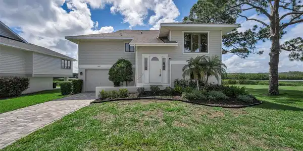 1015 TEAL POINTE