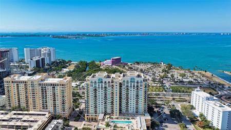 800 N TAMIAMI TRAIL