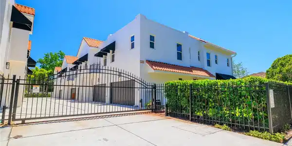 3210 W HORATIO STREET