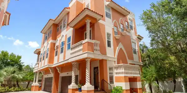904 VILLA VENICIA WAY