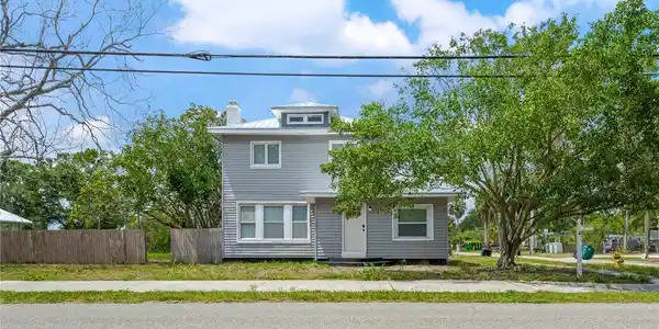2700 10TH STREET W