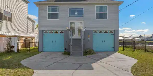 4046 CASA COURT