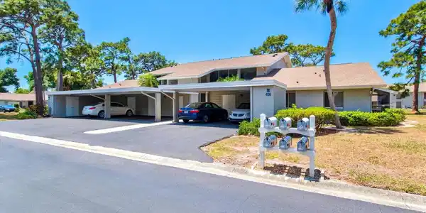 404 PINEBROOK CRESCENT