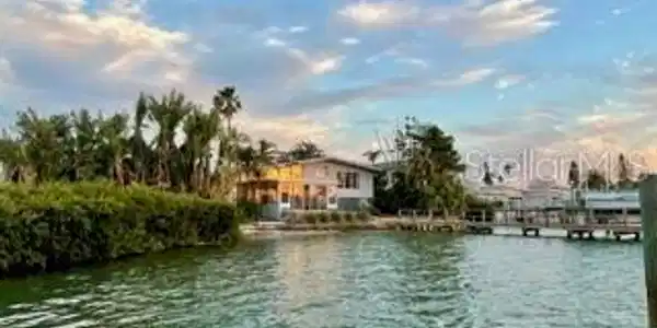 712 SUNSET COVE