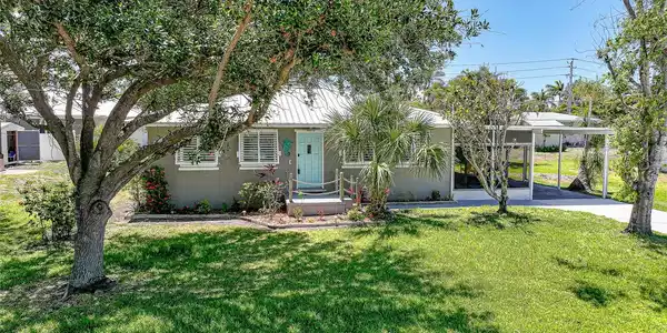 809 KINGS COURT