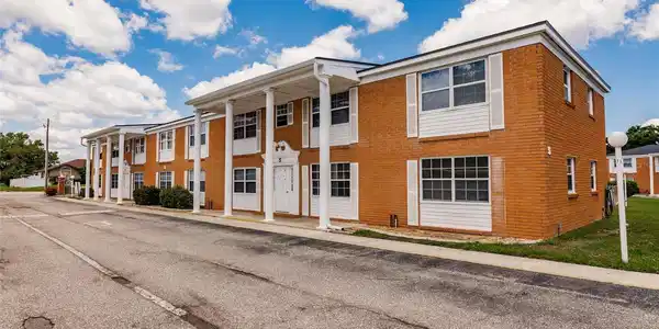 4158 TAMIAMI TRAIL