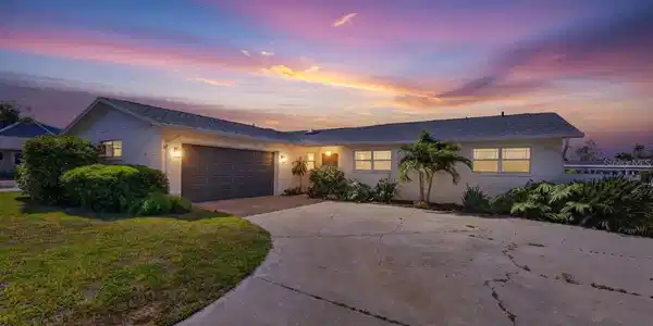 8450 FLAGSTONE DRIVE