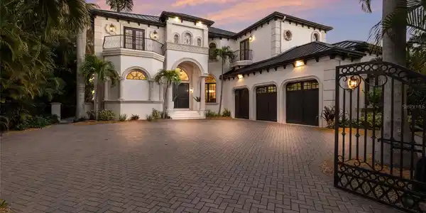1418 JOHN RINGLING PARKWAY
